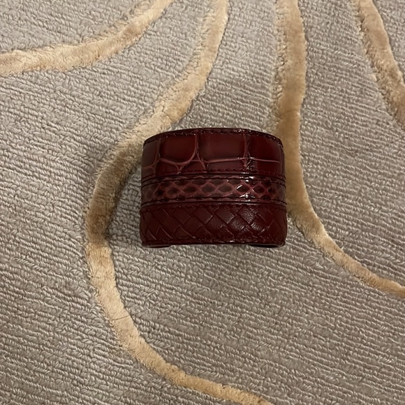 🆕 Bottega VenetaLeather Cuff Bracelet Small Braided Snakeskin Burgundy Red